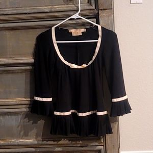 Wheels & Dollbaby Pinup top size xs has stretch. Looks like Chanel